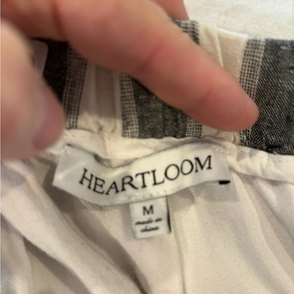 HEARTLOOM. Size medium. Beautiful lined shorts very‎ good condition.